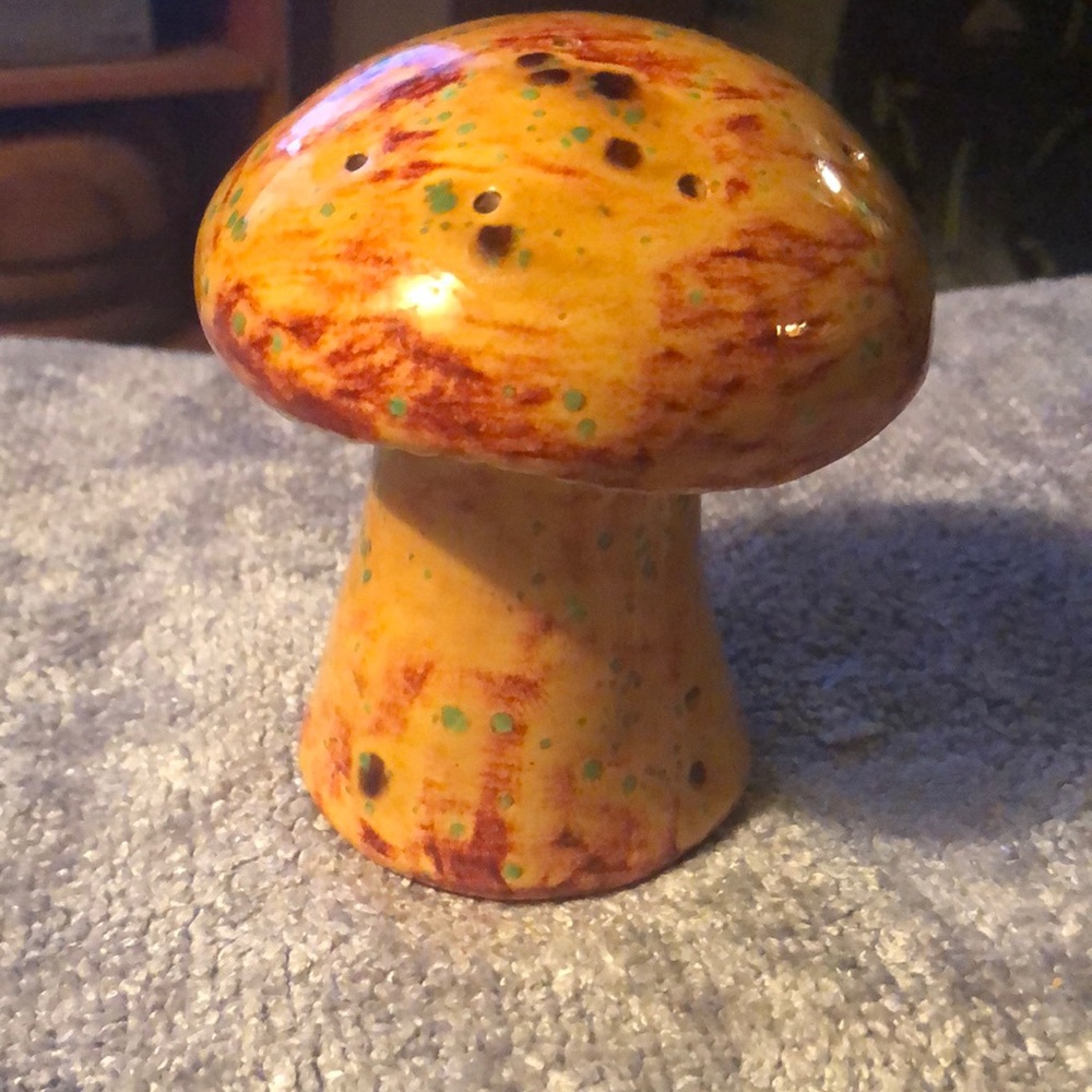 Vintage 1970s Ceramic tan, green, red, & dark brown spots Mushroom Shaker